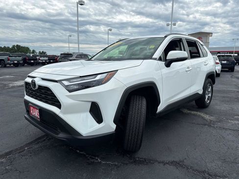 Used 2025 Toyota RAV4 XLE w/ Weather Package AWD/4WD image 4