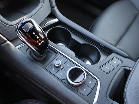 Used 2025 Cadillac XT6 Luxury image 29