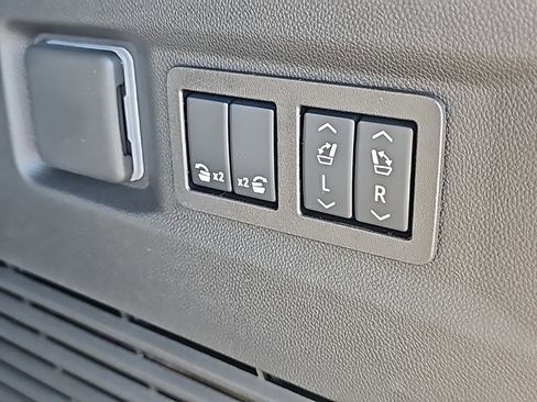 New 2026 GMC Yukon Elevation image 8