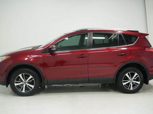 Used 2018 Toyota RAV4 XLE FWD image 7