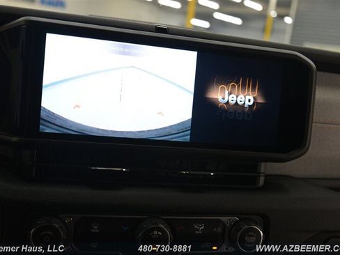 Used 2025 Jeep Wrangler Sport AWD/4WD image 30