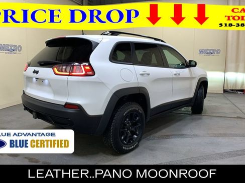 Used 2022 Jeep Cherokee Latitude w/ Sun & Sound Group AWD/4WD image 3