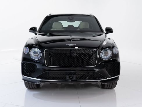New 2025 Bentley Bentayga V8 image 8