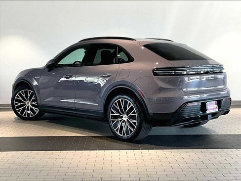 Used 2025 Porsche Macan Electric image 3