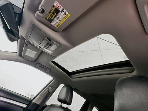 Used 2017 Toyota Highlander XLE image 25