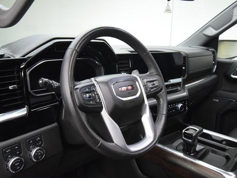 Used 2022 GMC Sierra 1500 SLT AWD/4WD image 16