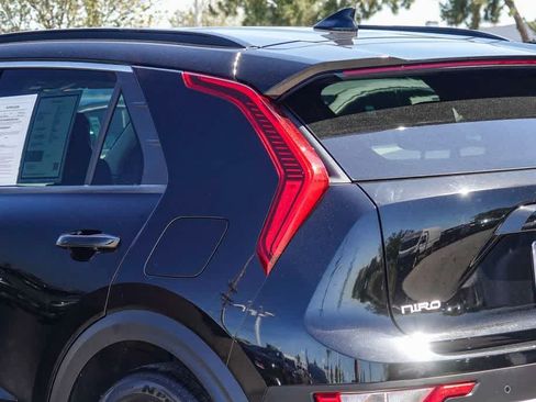 Certified 2024 Kia Niro EX FWD image 5