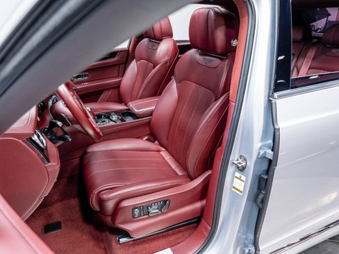 Used 2020 Bentley Bentayga AWD/4WD image 12