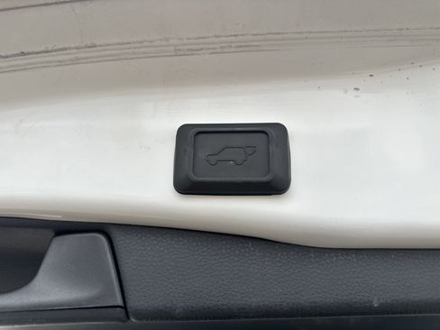 Used 2021 Toyota RAV4 XLE Premium image 13