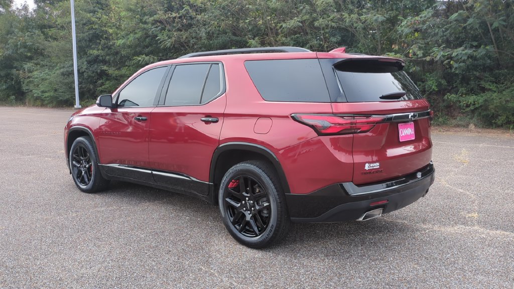 Used 2022 Chevrolet Traverse Premier w/ Redline Edition FWD image 7