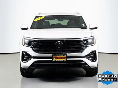 Used 2024 Volkswagen Atlas Cross Sport SEL R-Line AWD/4WD image 2