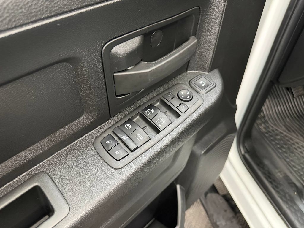 Used 2024 RAM 3500 Tradesman w/ Chrome Appearance Group AWD/4WD image 14
