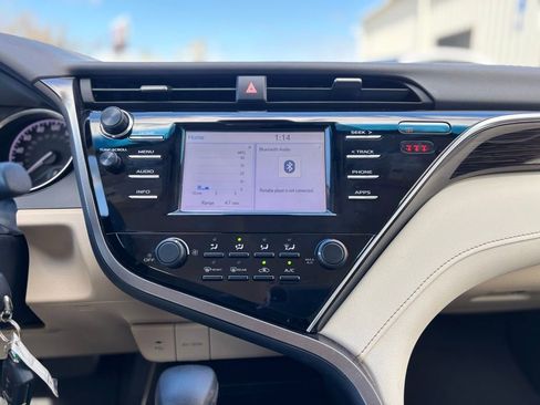 Used 2018 Toyota Camry LE image 20