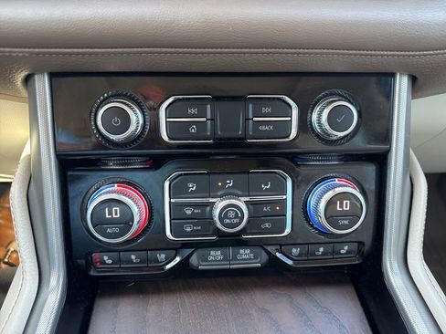 Used 2021 GMC Yukon Denali w/ LPO, Illumination Package AWD/4WD image 12