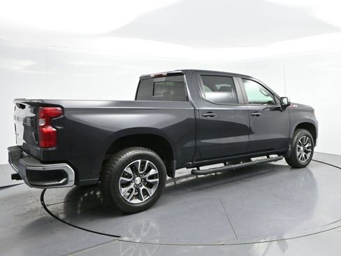 Used 2022 Chevrolet Silverado 1500 LT AWD/4WD image 7