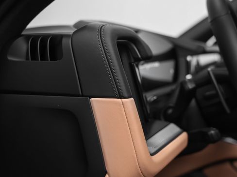 New 2026 Porsche Cayenne image 28