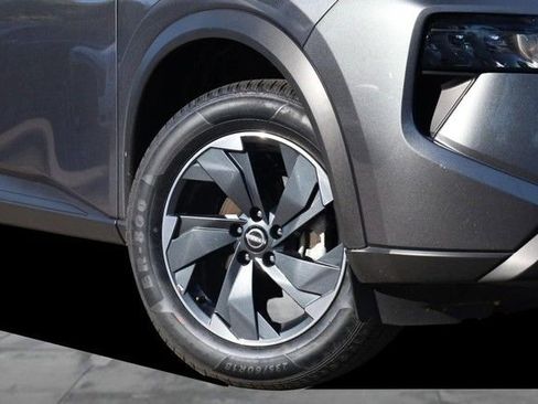 Certified 2025 Nissan Rogue SV AWD/4WD image 3