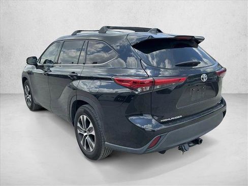 Used 2020 Toyota Highlander XLE FWD image 5