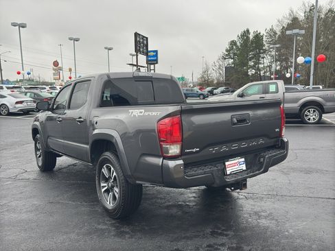 Used 2017 Toyota Tacoma TRD Sport RWD image 9