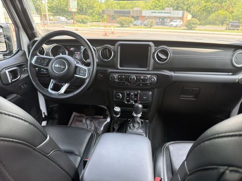 Used 2022 Jeep Wrangler Unlimited Sahara w/ Cold Weather Group AWD/4WD image 18
