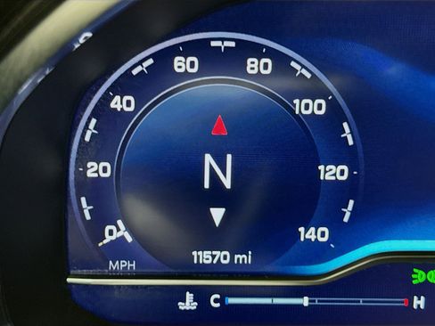 Used 2024 Chevrolet Suburban Premier image 12