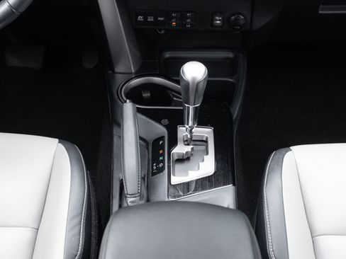 Used 2017 Toyota RAV4 Limited image 16