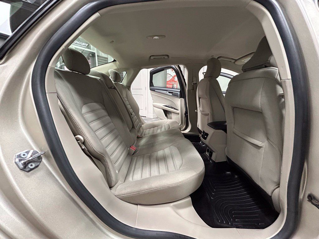 Used 2017 Ford Fusion SE FWD image 42