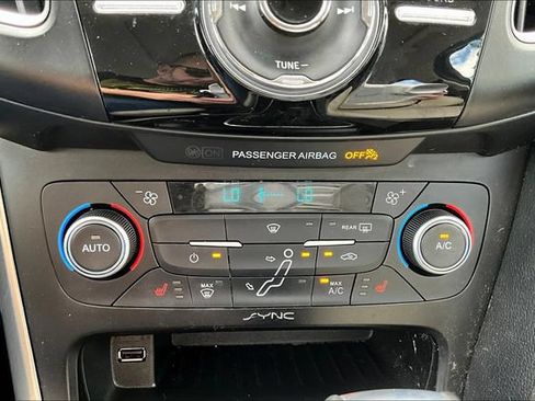 Used 2018 Ford Focus Titanium FWD image 15