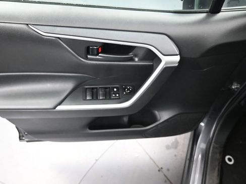 Used 2021 Toyota RAV4 LE w/ Carpet Mat Package (TMS) image 20