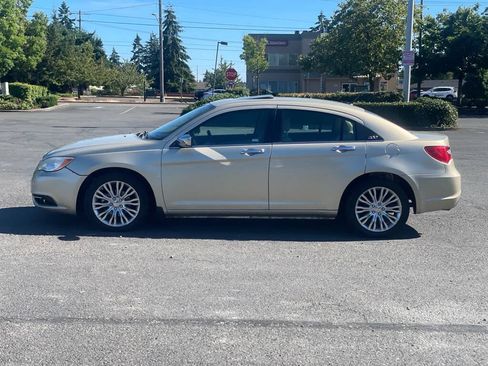 Used 2011 Chrysler 200 Limited FWD image 8