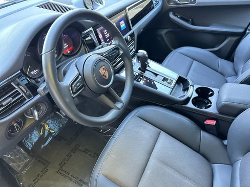 Used 2025 Porsche Macan image 4