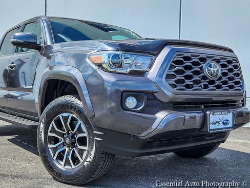 Used 2022 Toyota Tacoma TRD Sport AWD/4WD image 2