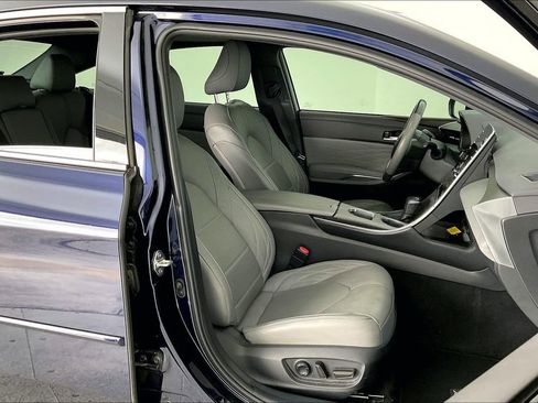 Used 2021 Toyota Avalon Limited w/ Advanced Safety Package image 11