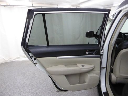 Used 2010 Subaru Outback 3.6R Premium image 27