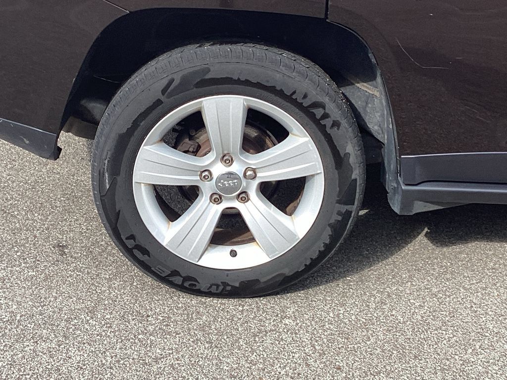 Used 2014 Jeep Compass Latitude w/ Sun/Sound Group AWD/4WD image 23