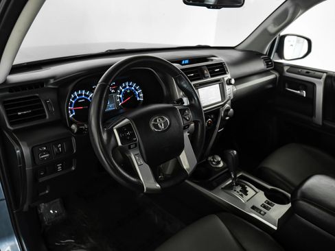 Used 2018 Toyota 4Runner SR5 Premium AWD/4WD image 2
