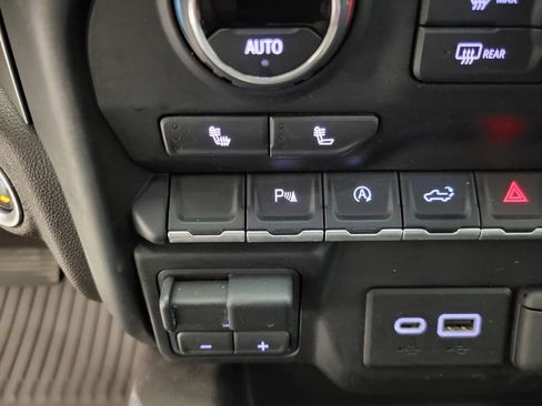 Used 2020 Chevrolet Silverado 1500 RST w/ Texas Edition image 10