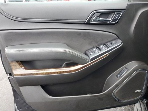 Used 2019 Chevrolet Suburban LT image 20