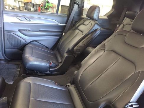 Certified 2024 Jeep Grand Cherokee L Limited w/ Luxury Tech Group II image 30