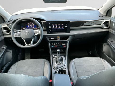New 2025 Volkswagen Taos SE image 10