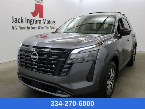 New 2026 Nissan Pathfinder SL image 1