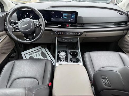 Used 2025 Kia Carnival SX FWD image 8