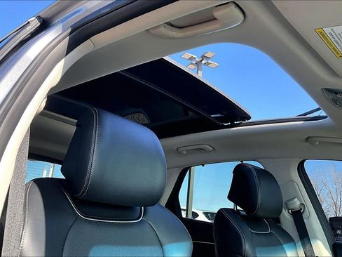 Used 2023 Genesis GV70 2.5T w/ Advanced Package image 23