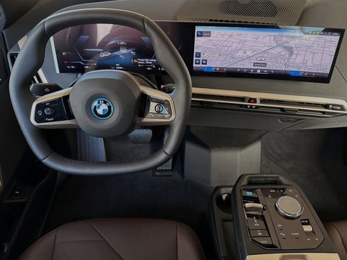 Used 2025 BMW iX xDrive50 image 17