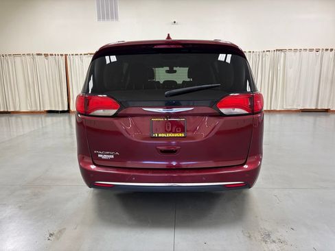 Used 2019 Chrysler Pacifica Touring-L FWD image 7