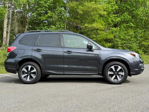 Used 2018 Subaru Forester 2.5i Premium AWD/4WD image 4