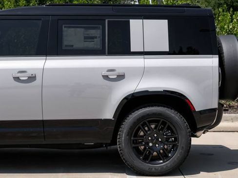 New 2026 Land Rover Defender 110 X-Dynamic SE AWD/4WD image 17