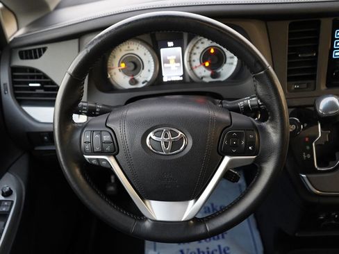 Used 2015 Toyota Sienna SE Premium image 21
