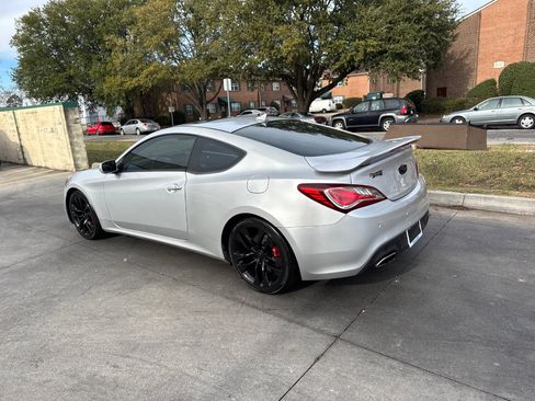 Used 2016 Hyundai Genesis Coupe 3.8 image 9