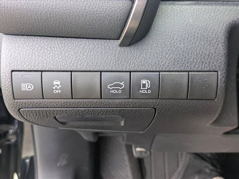 Used 2022 Toyota Camry SE FWD image 12